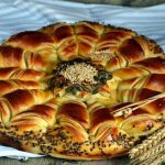 Medena pogača punjena orasima