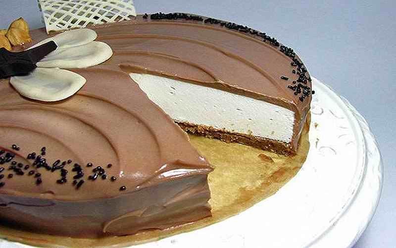 NEPEČENI FENOMENALNI KOLAČ ILI TORTA