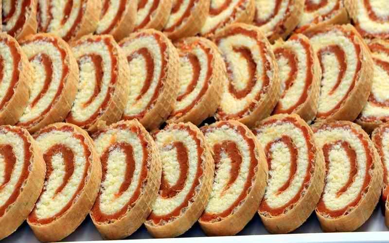 ROLAT SA KARAMELOM I KOKOSOM