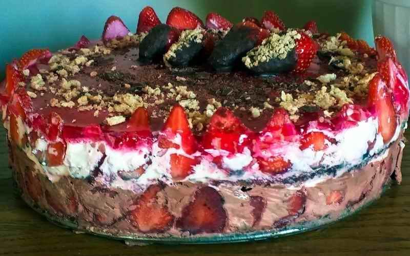 TORTA SA JAGODAMA