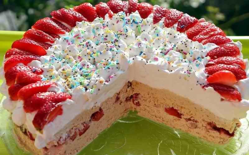 PLAZMA TORTA SA JAGODAMA