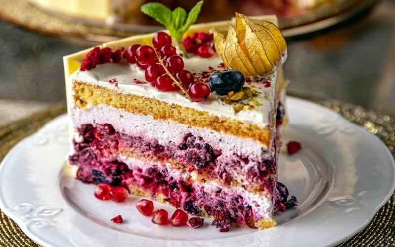 TORTA SA SEZONSKIM VOĆEM