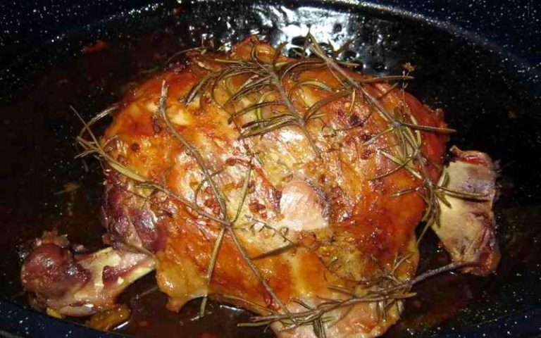 JAGNJEĆI BUT U UMAKU