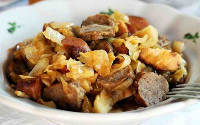 PRŽENI KUPUS SA ROŠTILJSKIM MESOM