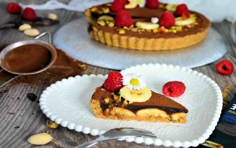 ČOKOLADNI TART SA BANANAMA