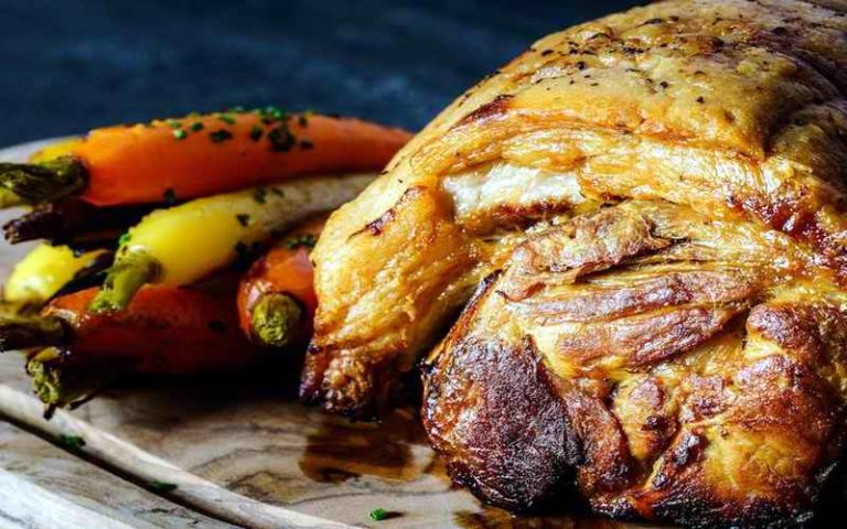 PEČENA SVINJETINA S KESTENIMA I SLANINOM