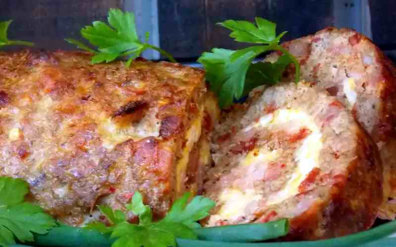 SVEČANI ROLAT SA MLEVENIM MESOM