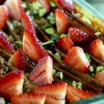 ZGUŽVANI KOLAČ SA JAGODAMA