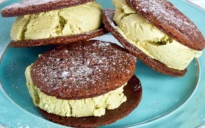 BANANA SLADOLED SENDVIČ