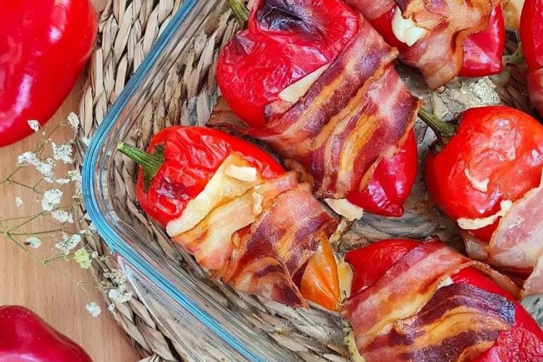 ZAPEČENE PAPRIKE SA SLANINOM