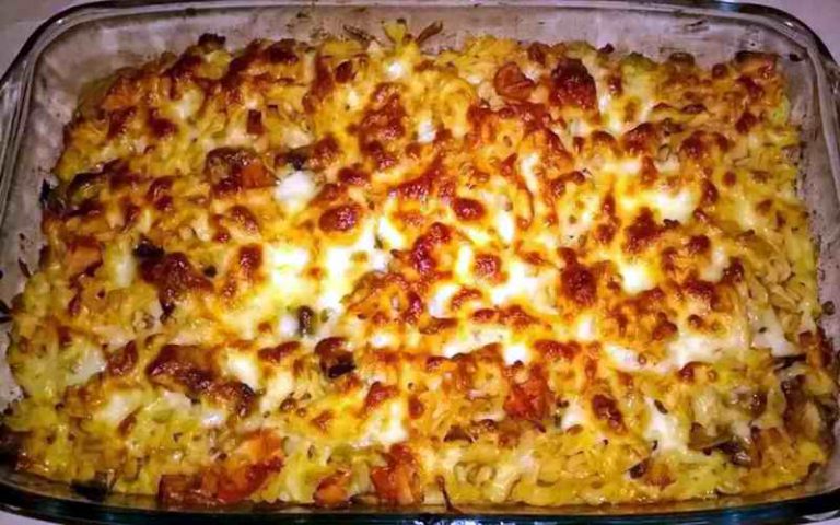 MAKARONE SA BEŠAMEL SOSOM I MLEVENIM MESOM