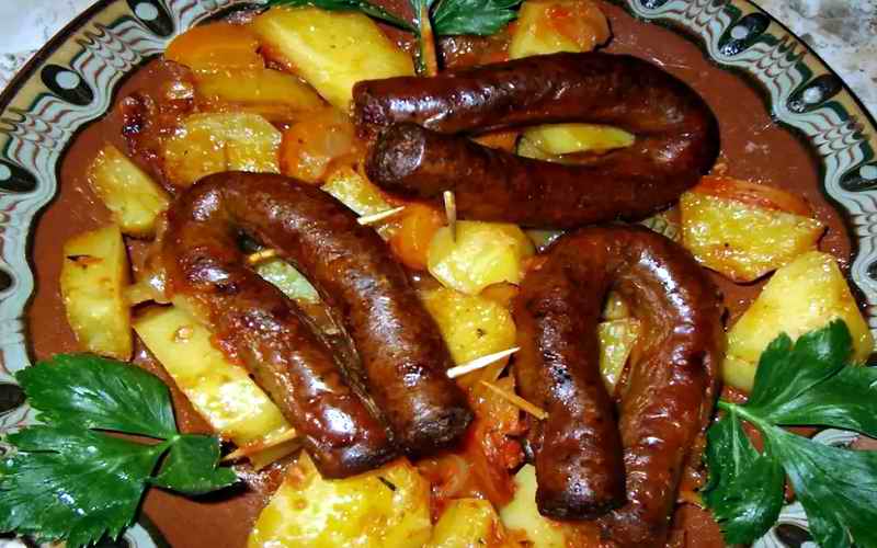 KROMPIR I KOBASICE IZ RERNE