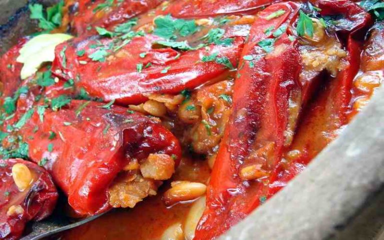 PAPRIKA PUNJENA TETOVCEM