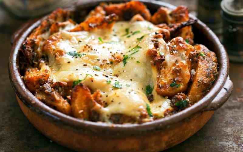 ZAPEČENI KROMPIR SA SIROM