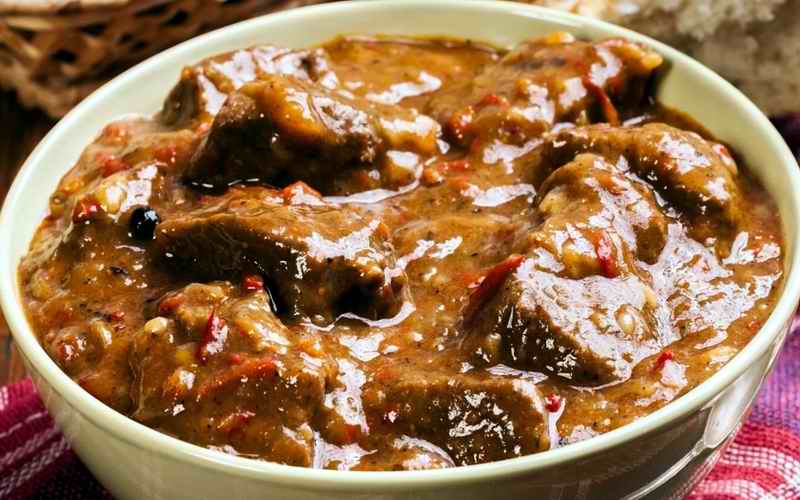 GULAŠ SA SVINJETINOM