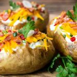 PUNJENI KROMPIR SA KAJMAKOM I SLANINICOM