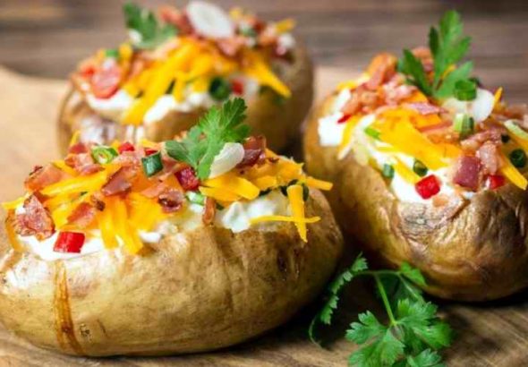 PUNJENI KROMPIR SA KAJMAKOM I SLANINICOM