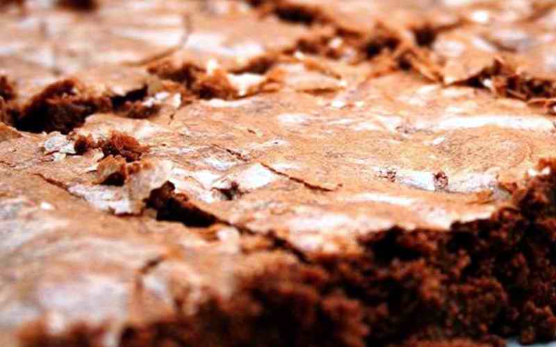 POSNI BRAUNI SA SUVIM GROŽĐEM