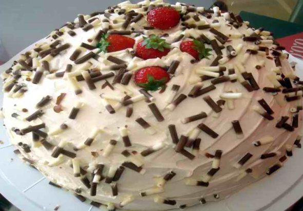 TORTA OD BANANA I JAGODA