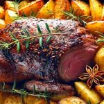 MLADA JAGNJETINA SA ZAČINSKIM BILJEM I KROMPIROM