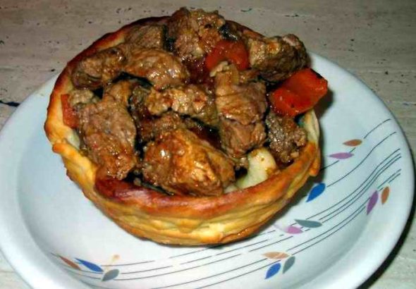GULAŠ U KORPICI